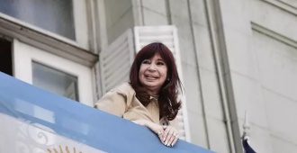 El abogado de la expresidenta argentina Cristina Fernndez presenta un recurso para recuperar sus pensiones