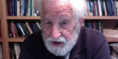 Noam Chomsky fue dado de alta en un hospital en Brasil y continuar tratamiento en su casa