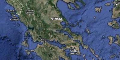 Rescatados 77 migrantes a bordo de una embarcacin frente a las costas de Grecia en el mar Egeo