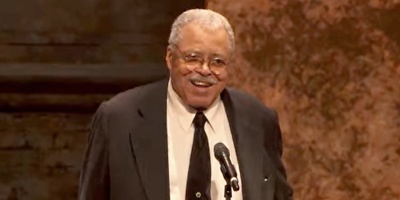 Muri James Earl Jones, la estrella del cine, TV y de Broadway. Tena 93 aos