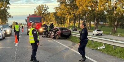 Un joven de 21 aos falleci tras chocar de frente contra una camioneta