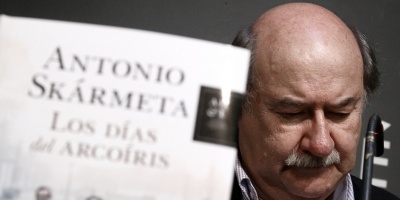 Muere el escritor chileno Antonio Skrmeta, autor de 'Ardiente paciencia' y Premio Planeta en 2003