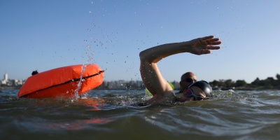 Nadadores deportivos fueron afectados por la presencia de aguas servidas en Montevideo