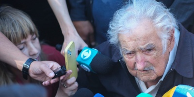 Mujica se encuentra calmado, tranquilo, en sala tras haber experimentado dolor "como era esperable", dijo su mdica personal