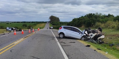 Dos personas fallecieron y varias resultaron heridas tras registrarse un siniestro de trnsito entre tres vehculos