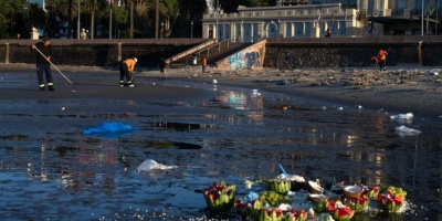 La IM est realizando un operativo especial de limpieza tras la celebracin de Iemanj en todas las playas de la capital