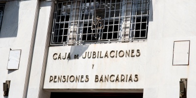 Caja Bancaria emitir deuda para pagar jubilaciones