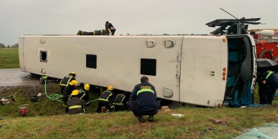 Cuatro fallecidos y treinta lesionados dej el vuelco de un mnibus en ruta 8