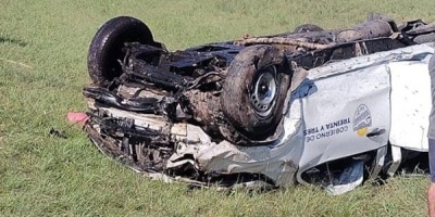 Tres personas resultaron lesionadas tras el vuelco de la camioneta en la que viajaban