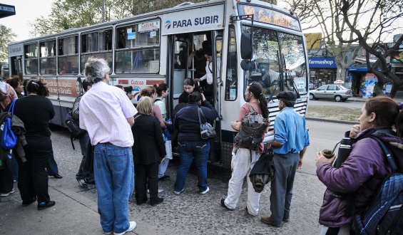 Los servicios de mnibus suburbanos circularn con rgimen de sbado, durante este domingo de elecciones.